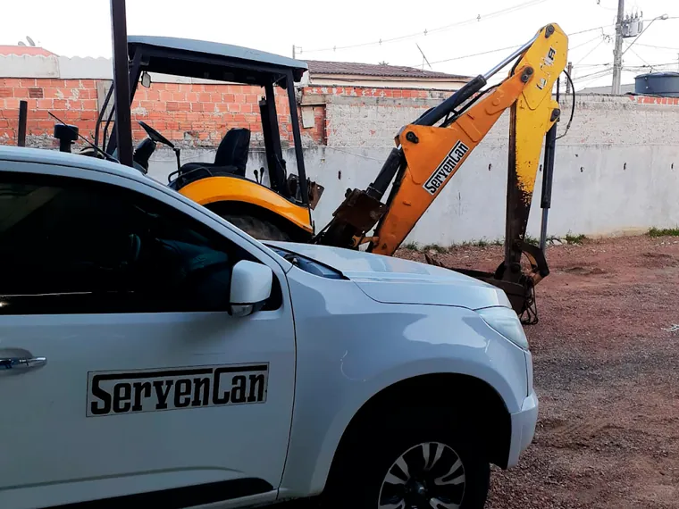 Retroescavadeira própria para os casos que exigem escavação